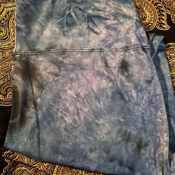 Tie dyed leggings size large - Picture 2 of 3